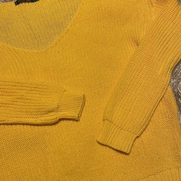 BOOHOO Yellow Long Sleeve V Neck Sweater Size M/L‎ - Picture 2 of 7